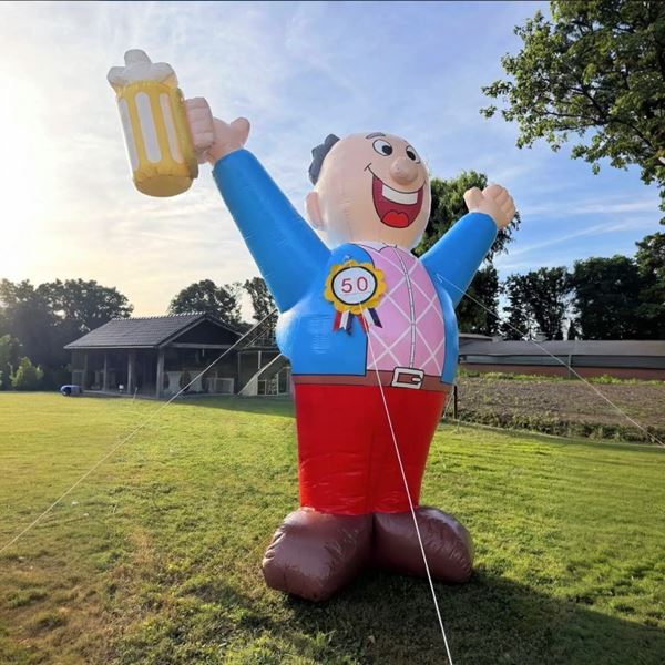 Abraham opblaaspop bier 3.5 meter Abraham opblaaspop bier 3.5 meter