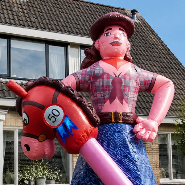 Sarah Abraham Express - Sarah Paard Ruiter huren voor vrouw 50 jaar Sarah Abraham Express - Sarah Paard Ruiter huren voor vrouw 50 jaar